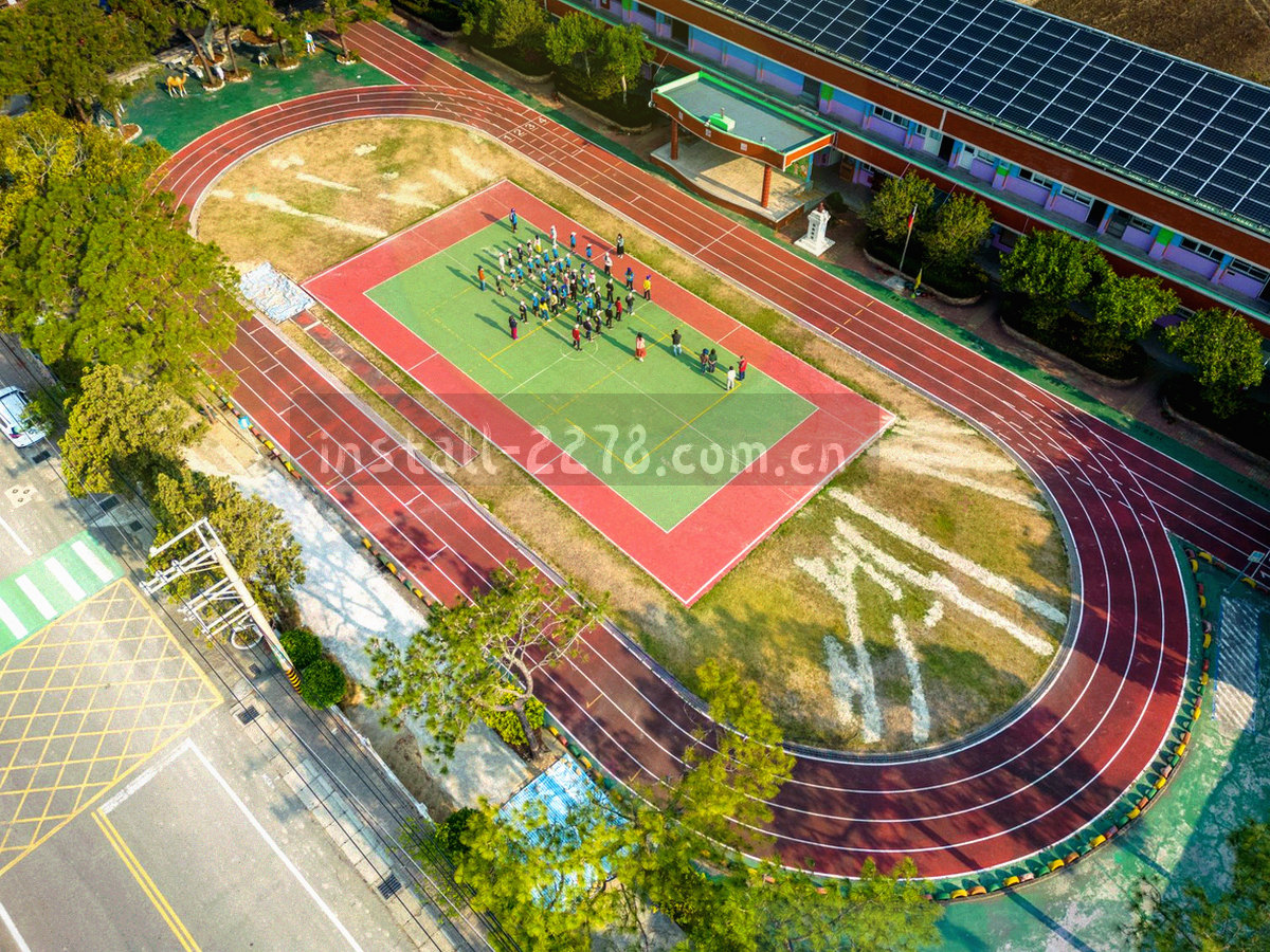 邮件编辑器中列出设备型号、安装包版本号与截图附件的清单，必填项用荧光青描边标出